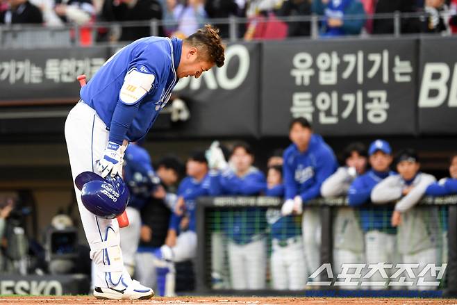 첫 타석에 들어서기 전 최형우는 진심을 담아 KIA 팬들에게 인사를 건넸다.