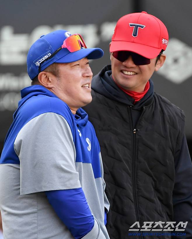 9년이라는 긴 시간 동안 뛰었던 정은 무시할 수 없었다.