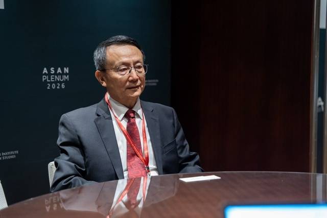 자칭궈 베이징대 국제관계학과 교수는 8일 서울 용산구 그랜드하얏트호텔에서 열린 ‘2026 아산플래넘’에서 진행한 인터뷰에서 “중국은 북한 문제와 관련해 (한국에) 양자 혹은 삼자, 다자 대화를 주선하거나 개최하는 데 도움을 줄 것”이라고 밝혔다. 사진은 자칭궈 교수가 이날 인터뷰에 답하는 모습. /아산정책연구원