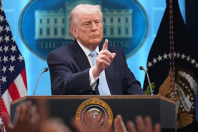 <YONHAP PHOTO-1379> President Donald Trump speaks with reporters during a news conference in the James Brady Press Briefing Room at the White House, Monday, April 6, 2026, in Washington. (AP Photo/Mark Schiefelbein)/2026-04-07 05:55:33/<저작권자 ⓒ 1980-2026 ㈜연합뉴스. 무단 전재 재배포 금지, AI 학습 및 활용 금지>