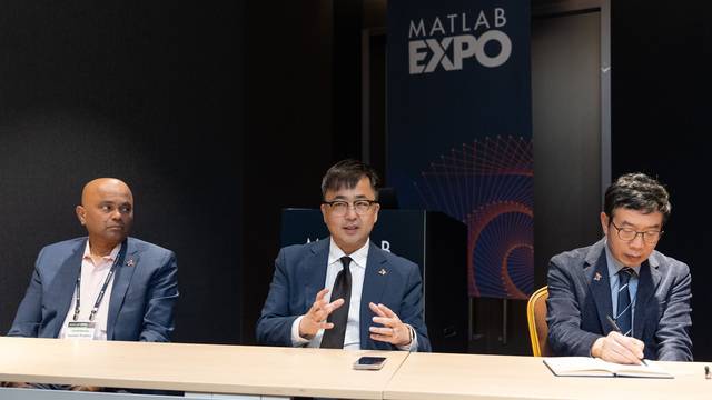 (왼쪽부터) 사미르 M. 프라부 매스웍스 인더스트리 부문 이사, 박주일 매스웍스코리아 사장, 김영우 전무. 매스웍스 제공