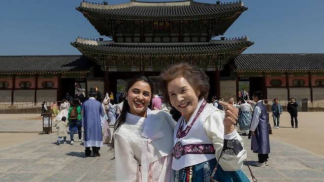 넷플릭스 비영어 영화 부문 글로벌 1위에 오른 인도 영화 ‘다시, 서울에서’. 경복궁을 비롯해 서울의 명소가 주무대로 등장한다. 사진 넷플릭스