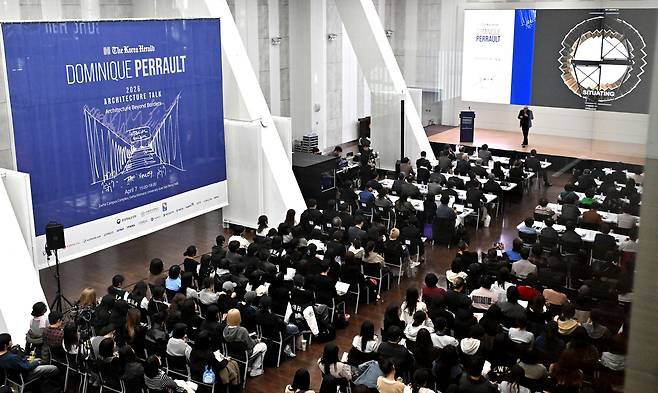 Attendees listen to Dominique Perrault’s presentation at the 2026 Korea Herald Architecture Talk on Tuesday at Ewha Womans University in Seoul. (Im Se-jun/The Korea Herald)