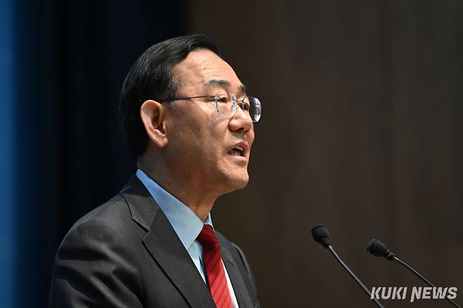 주호영 국민의힘 의원이 8일 오전 서울 여의도 국회 소통관에서 국민의힘 대구시장 경선 컷오프 결과 등과 관련해 발언하고 있다. 임은재 기자