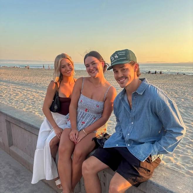 가운데 인물 헤일리 벡은 최근 폭스 ‘베이워치’ 리부트 출연 소식이 알려진 배우 노아 벡의 친누나로 전해졌다. 인스타그램 캡처