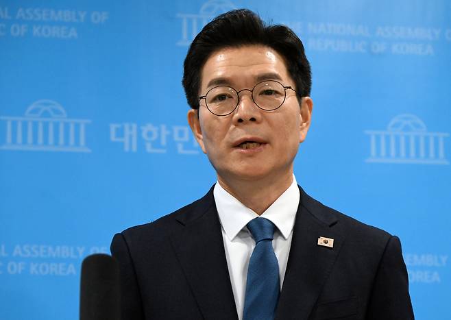 정원오 더불어민주당 서울시장 예비후보가 11일 서울 여의도 국회 소통관에서 열린 국회출입기자 프레스데이에서 약식회견을 마치고 취재진의 질의에 답하고 있다. 성형주 기자 2026.03.11