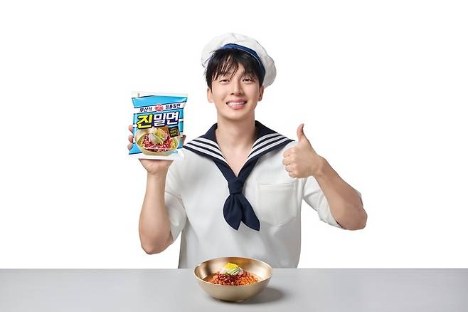 진밀면 모델 허경환./사진=오뚜기