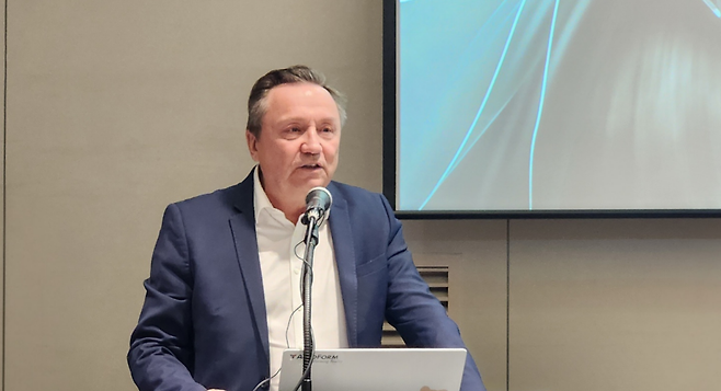 스위스에서 출발한 금형 시뮬레이션 소프트웨어 기업 오토폼엔지니어링(이하 오토폼)이 한국 제조업의 구조적 전환을 겨냥한 전략을 공개했다. 한국을 방문해 직접 발표에 나선 올리비에 르퇴르트르 오토폼엔지니어링 CEO. (사진=테크42)