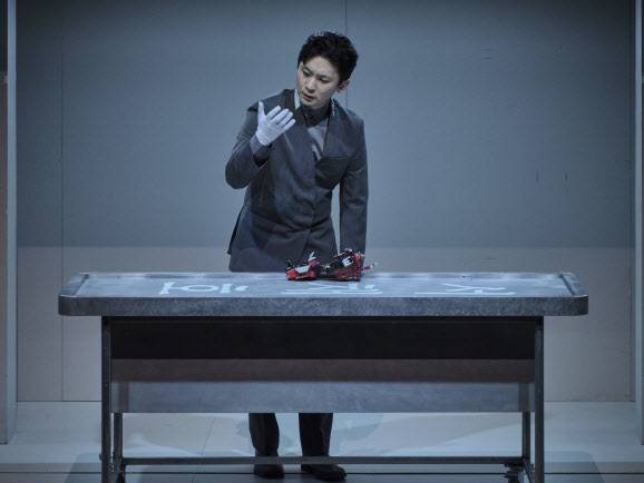 연극 ‘뼈의 기록’(사진=예술의전당, 할리퀸크리에이션즈).