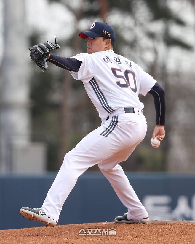 산 이영하가 14일 이천 베어스파크에서 열린 2026 KBO리그 시범경기 삼성전에서 역투하고 있다. 사진 | 두산 베어스