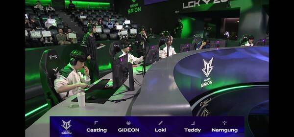 9일 서울 종로구 치지직 롤파크에서 열린 '2026 리그 오브 레전드 챔피언스 코리아' 정규 시즌 1경기 1세트 한진브리온이 테디의 활약으로 키움전 1세트를 승리했다. (한진 브리온 & 키움 DRX : 1:0). /사진=네이버 치지직 라이브영상 캡처