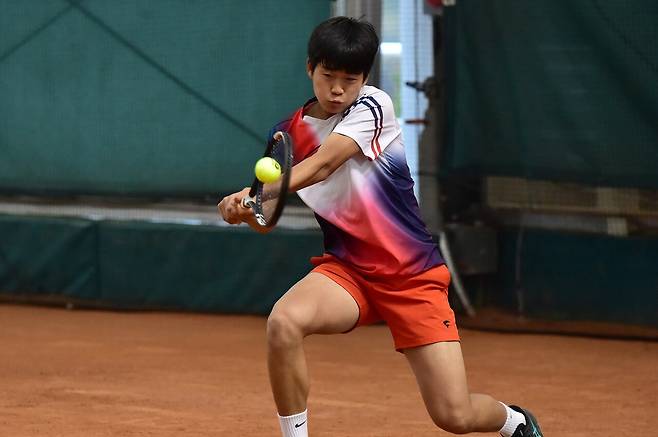 제61회 주니어선수권 14세부 남자단식에서 우승을 차지한 윤상원. 대한테니스협회
