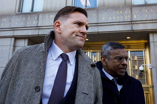 사모 대출과 관련한 담보 '뻥튀기' 사기 혐의를 받고 있는 자동차 부품 회사 '퍼스트 브랜드'의 설립자 패트릭 제임스가 지난 2월 미국 뉴욕 연방 법원을 나서는 모습. /로이터 연합뉴스