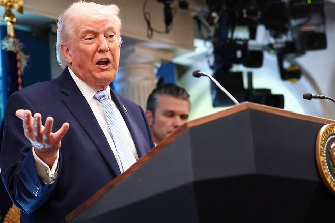 도널드 트럼프 미국 대통령이 지난 6일 백악관에서 기자회견을 하고 있다. /로이터 연합뉴스