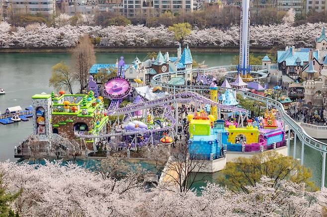 롯데월드에 들어선 약 600평 규모의 '메이플 아일랜드' 전경. 롯데월드 제공