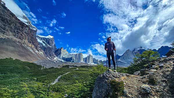 토레스 델 파이네 트레킹. 저렴한 캠핑장은 vertice travel에서 비싼 캠핑장은 lastorres.com에서 예약할 수 있다.