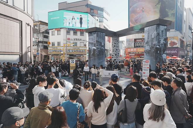 지난해 11월 16일 대구경북스트릿댄스협회가 ‘2025 LMS 댄스 버스킹 in 동성로’ 행사를 열고 있다. 대구경북스트릿댄스협회 제공