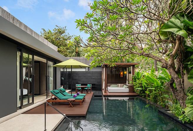 모던한 시설과 전용 수영장을 보유한 오아시스 풀빌라 전경. 사진제공|팜투어