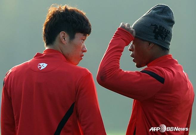 맨유 시절 박지성(왼쪽)과 에브라. /AFPBBNews=뉴스1