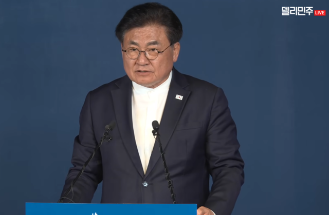 소병훈 민주당 중앙당 선거관리위원장이 10일 전북도지사 후보를 발표하고 있다./델리민주 캡쳐