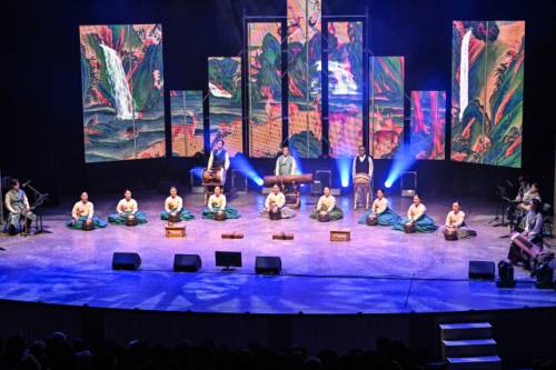 ◇정선군이 정선아리랑의 전승 기반 강화를 위해 전승자 지원을 기존 대비 25% 인상해 지원한다. 사진은 정선군립아리랑예술단 공연 모습.