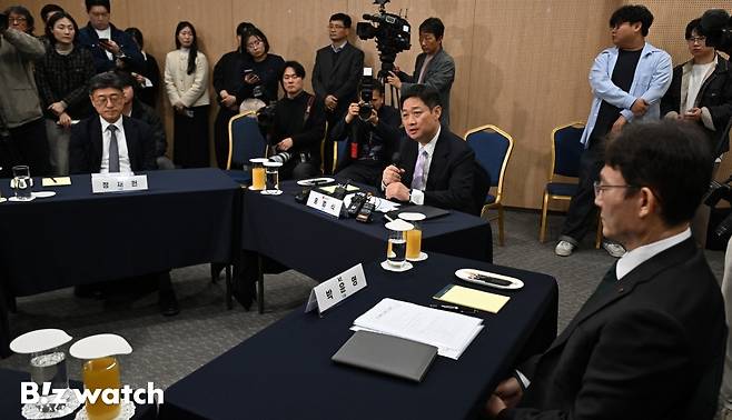 홍범식 LG유플러스 대표가 9일 오후 서울 강남구 한국과학기술회관에서 열린 통신3사 CEO 간담회에 참석해 발언하고 있다./사진=이명근 기자 qwe123@