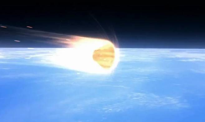 아르테미스 2호의 오리온 우주선은 시속 3만8000km의 속도로 지구 대기권에 진입하는 모습을 묘사한 그림. 지름 5m의 방열판이 열을 막아주고 11개의 낙하산이 속도를 낮춰준다. 미국항공우주국 제공