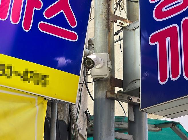 고 김창민 영화감독이 지난해 10월 20일 폭행 당해 숨진 경기 구리시 수택동의 식당 바깥에 설치된 폐쇄회로(CC)TV. 손성배 기자