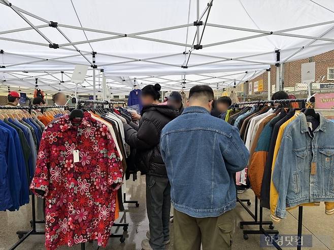 10일 서울 성동구 펍지 성수에서 열린 구미래 빈티지 플리마켓 / 사진=이수 기자