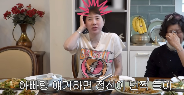 홍진경, 장영란, 한가인을 잇달아 성공시키며 유튜브계 ‘마이더스의 손’으로 불리는 이석로 PD가 이번엔 가수 서인영 채널의 ‘과도한 출연’ 논란으로 도마 위에 올랐다.사진=서인영 유튜브 채널