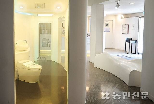 건물 중앙에 화장실을 둔 독특한 구조의 해우재. 수원=김원철 프리랜서 기자