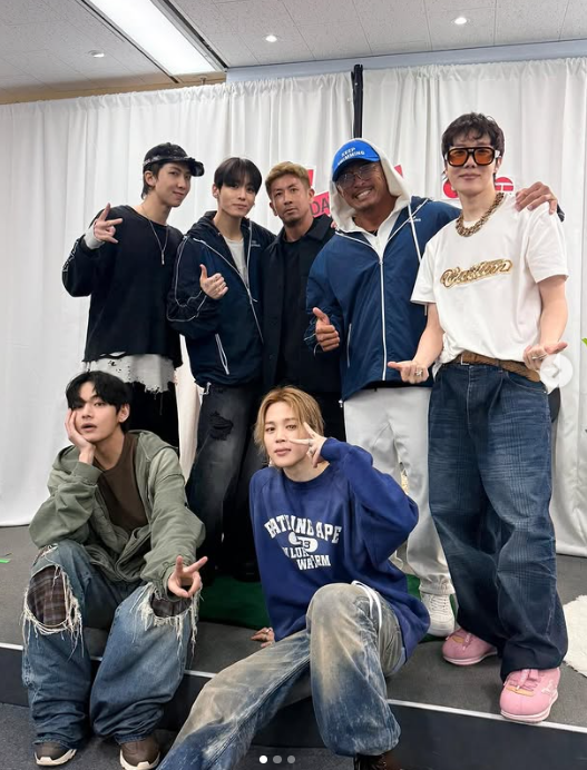 방송인 추성훈과 BTS가 기념사진을 찍고 있다. 추성훈 인스타그램 캡처