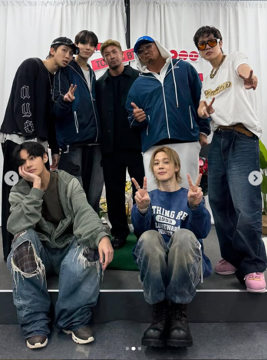 방송인 추성훈과 BTS가 기념사진을 찍고 있다. 추성훈 인스타그램 캡처