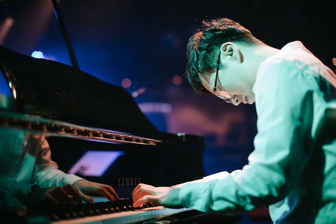 ▲ 'Flower(백두대간 꽃)'의 편곡을 맡은 김우직. 이번 음원에는 피아노, 오르간, 미디 프로그래밍 등 편곡 작업이 반영됐다. 정재근 작곡가 제공