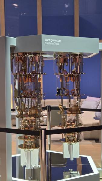 MWC26 현장의 양자컴퓨터. 사진=최진홍 기자