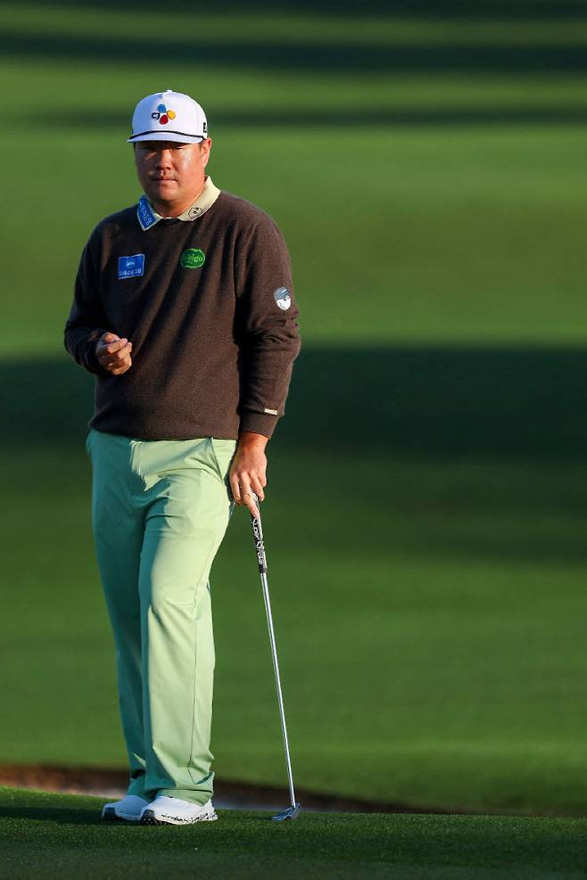 임성재가 2번홀에서 퍼트 순서를 기다리고 있다. (사진=APBBNews)