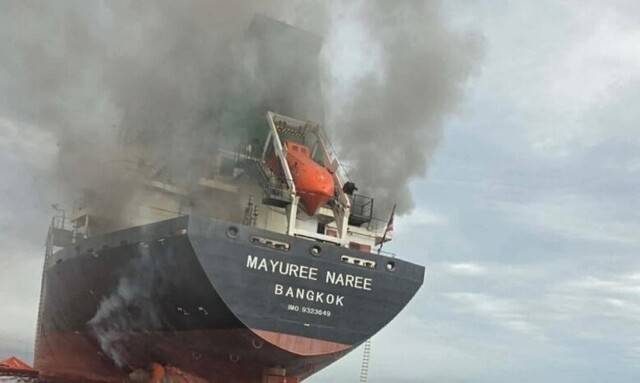 지난달 11일 호르무즈 해협을 항해하던 태국 화물선 마유레 나레호가 공격받았다. / 스플래시247닷컴