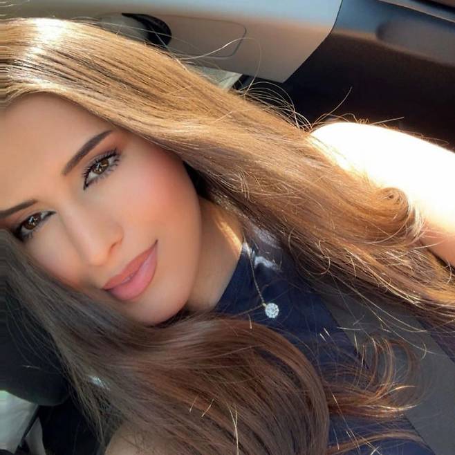 가셈 솔레이마니 전 이란 이슬람혁명수비대(IRGC) 사령관의 조카딸 아프샤르의 딸인 사리나사닷 호세이니. 대표적인 아가자데(이란 특권층의 자녀나 친인척) 중 한 명이다. 솔레이마니 전 사령관은 트럼프 1기 행정부 때 암살됐다. 사진 페이스북 캡처