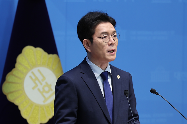 6.3 지방선거 더불어민주당 서울시장 후보로 선출된 정원오 전 성동구청장이 10일 서울 여의도 국회 소통관에서 기자회견을 하고 있다.