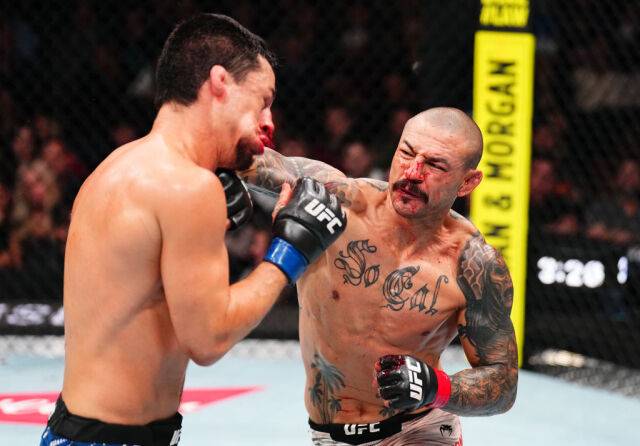 오른손 펀치를 적중하는 스완슨(오른쪽). /UFC 제공