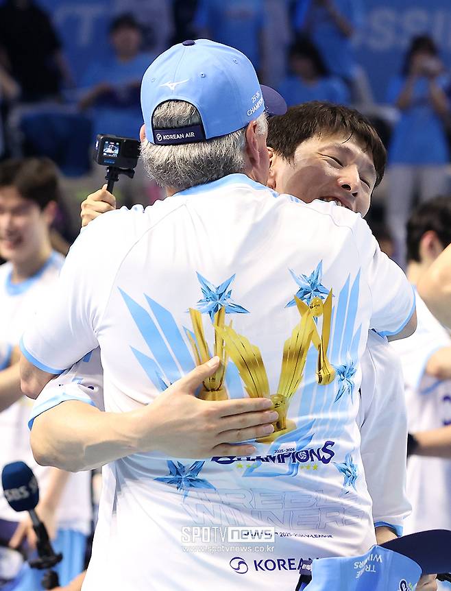 ▲ 헤난 달 조토 감독과 한선수 ⓒ곽혜미 기자