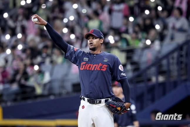 롯데 외국인 투수 엘빈 로드리게스가 10일 서울 고척스카이돔에서 열린 2026 신한 SOL KBO리그 정규시즌 키움과 방문 경기에서 역투했다. /사진=롯데 자이언츠 제공