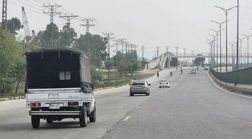 한산한 파키스탄 이슬라마바드 고속도로 (이슬라마바드=연합뉴스) 손현규 특파원 = 11일(현지시간) 미국과 이란의 첫 종전 협상이 열릴 파키스탄 이슬라마바드 고속도로가 한산한 모습이다. 2026.4.11