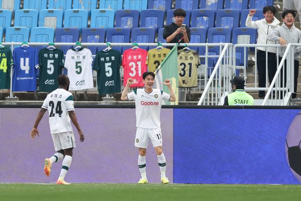 K리그2 김포FC 이시헌이 12일 수원월드컵경기장에서 열린 수원삼성과의 경기에서 득점한 뒤 기뻐하고 있다. 2026.4.12 /한국프로축구연맹 제공
