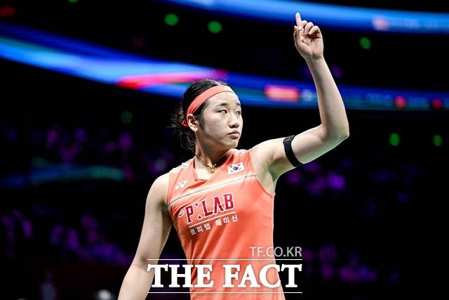 배드민턴 여자단식 세계 랭킹 1위 안세영이 세계 랭킹 2위 왕즈이를 꺾고 아시아선수권대회 우승을 차지했다. /신화·뉴시스