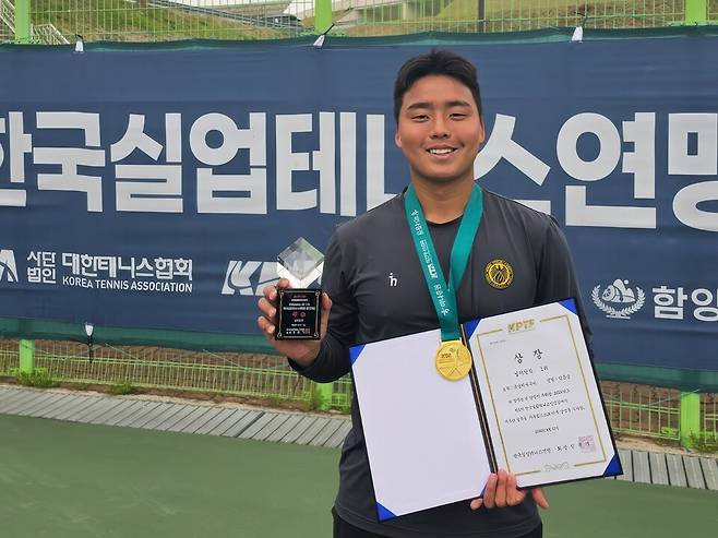 남자단식 우승 정윤성