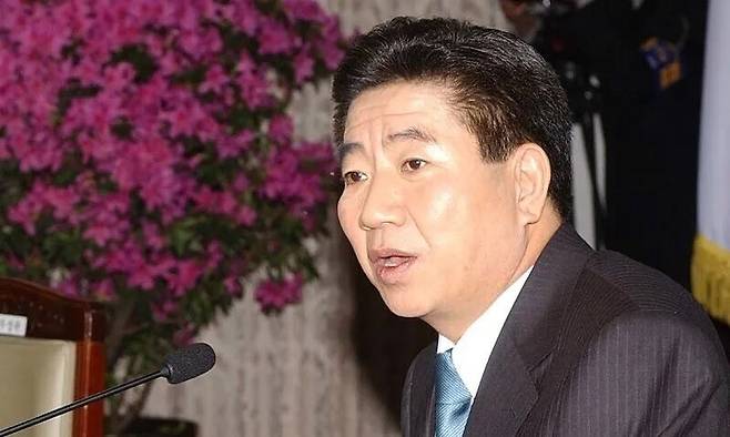 노무현 전 대통령이 2003년 3월 9일 오후 정부종합청사에서 전국 평검사들과의 대화하면서 질문에 답하고 있다. 연합뉴스