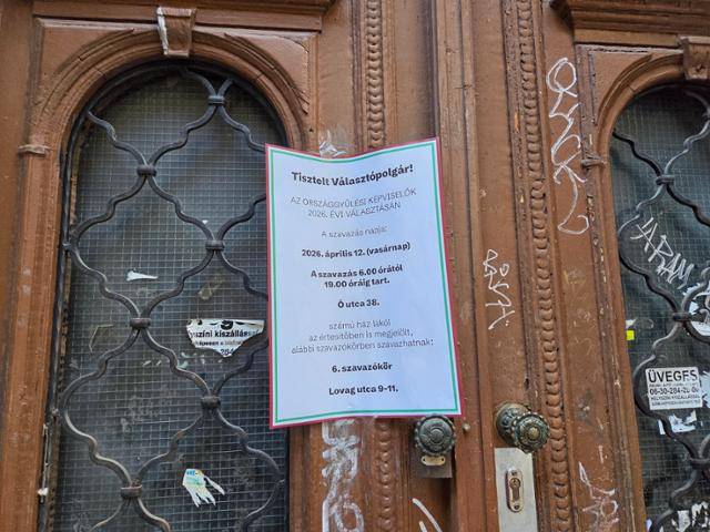 헝가리 총선을 하루 앞둔 11일 부다페스트 주택마다 투표 시간을 알리는 공지문이 붙었다. 부다페스트=정승임 특파원