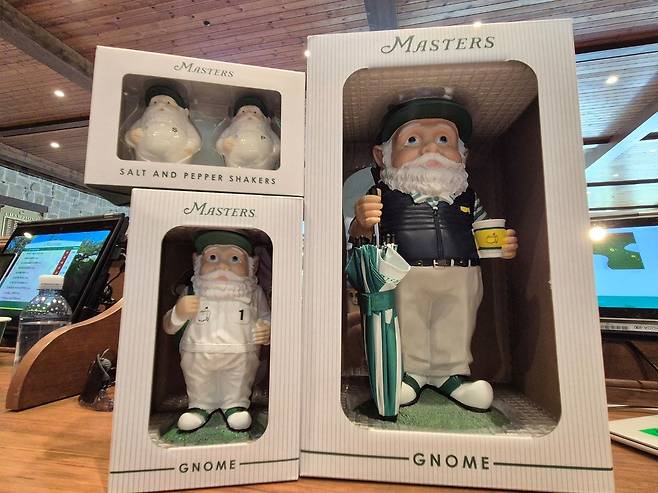 놈(왼쪽)과 후추 소금통 세트, 미니 놈. 성호준 기자