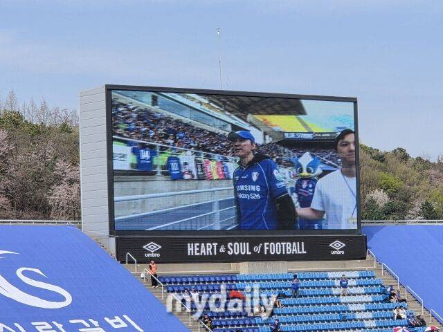 2026년 4월 12일 수원월드컵경기장에서 열린 수원 삼성과 김포FC의 하나은행 K리그2 2026 7라운드 경기. 신영록이 수원월드컵경기장을 방문했다./수원월드컵경기장=노찬혁 기자